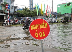 Cà Mau: Ngập kéo dài, nhiều "bẫy" xuất hiện trên đường phố