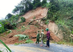 Di dời khẩn cấp gần 300 hộ dân có nguy cơ sạt lở