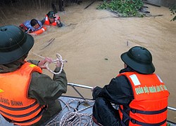 Dồn sức cứu dân trong lũ lớn