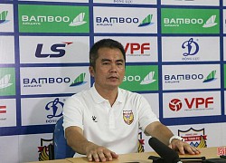 HLV "dị" nhất V.League phát biểu bất ngờ khi nhận bàn thua "trời ơi" trước Hà Nội FC