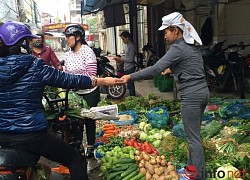 Khan hàng, giá hoa tươi, rau quả tăng vọt trước ngày lễ 20/10