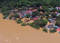 Lãnh đạo Lào và Thái Lan gửi điện thăm hỏi về lũ lụt miền Trung Việt Nam