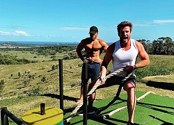 Liam Hemsworth kéo tạ 50 kg giữa trời nắng