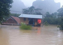 Mẹ đi nhận hàng cứu trợ, bé trai 8 tuổi ở nhà ngã xuống nước