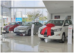 Mưa lũ hoành hành miền Trung, hai đại lý Toyota tạm dừng hoạt động