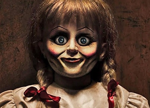 Netizen Việt thích thú khi phát hiện "bà tổ" búp bê ma Annabelle dạo chơi trong sách giáo khoa lớp 4