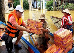 Ngân hàng ủng hộ đồng bào miền Trung hàng chục tỉ