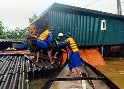 Người dân vùng lũ đối mặt với nguy cơ về dinh dưỡng và dịch bệnh