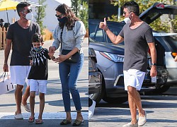 Simon Cowell đi lại được sau hai tháng ngã gãy lưng