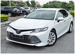 Toyota Camry, Honda Accord chạy đua khuyến mại, giảm tới 100 triệu đồng