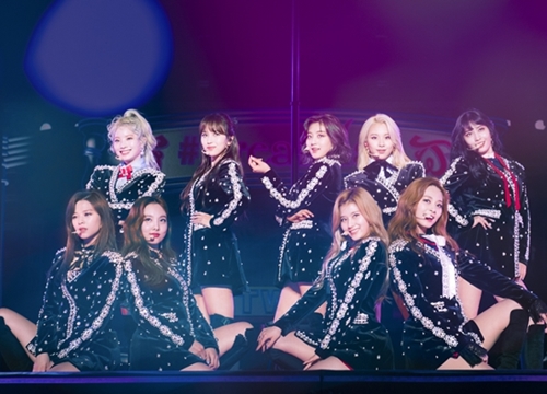 TWICE kỷ niệm 5 năm ngày ra mắt, 9 tâm hồn trên một hành trình gian nan