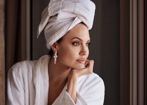 Angelina Jolie trong bộ ảnh cách đây 2 năm