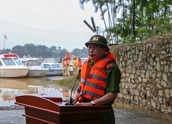 Bộ Công an bàn giao ca nô công suất lớn cho Công an Thừa Thiên Huế