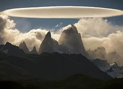 "Đám mây UFO" ma quái lơ lửng trên núi ở Argentina