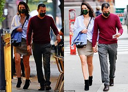 Katie Holmes buông áo hờ hững, nắm tay tình trẻ ra phố