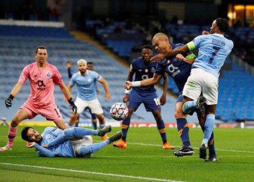 Man City bị tố trọng tài thiên vị, "đồ tể" Pepe chơi xấu vẫn thoát thẻ đỏ