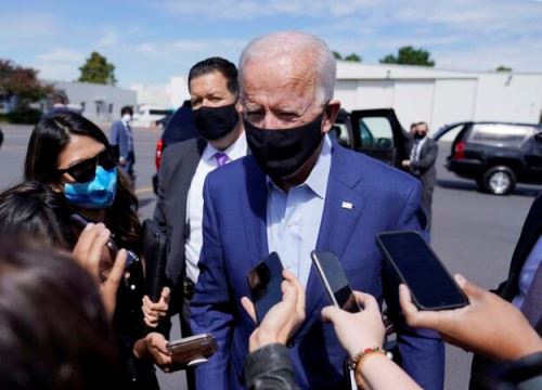 Nghi vấn truyền thông Mỹ 'nhẹ tay' với Biden