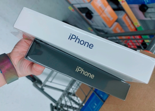 Người Australia xếp hàng mua iPhone 12