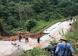 Nhiều tuyến quốc lộ tại miền Trung vẫn bị chia cắt, hư hỏng nặng chưa thể lưu thông