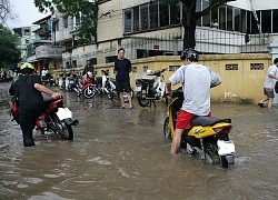 Phòng ngừa đau mắt mùa bão lũ