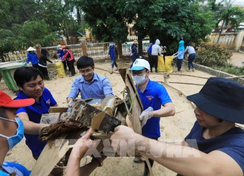 Tổng cục Quản lý thị trường quyên góp gần 1,6 tỷ đồng ủng hộ đồng bào miền Trung