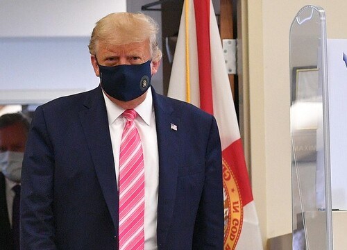 Trump đi bỏ phiếu sớm