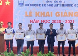 Trường ĐH GTVT TP.HCM trao 170 triệu đồng cho tân sinh viên