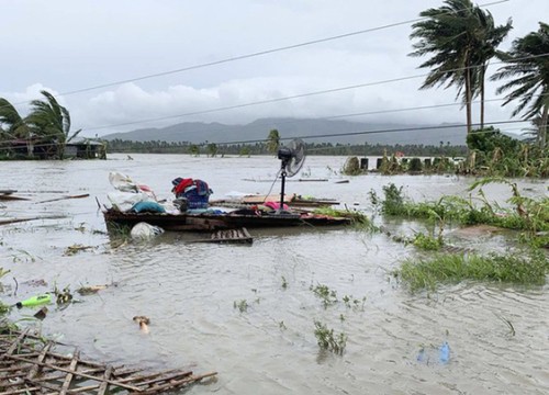 Bão Molave khiến 13 người Philippines mất tích