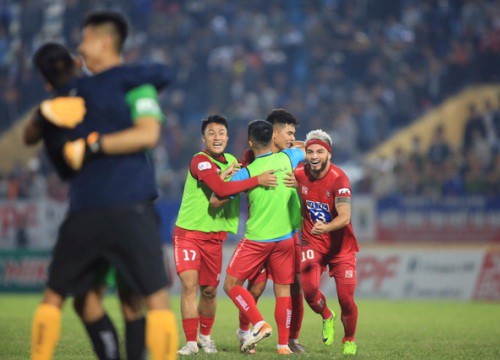 Cuộc đua tứ mã đến ngôi vô địch V-League