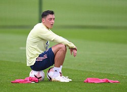 Cựu đội trưởng Arsenal: "Mesut Ozil không giống mọi người nghĩ đâu!"