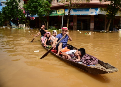 Dự báo thời tiết 25/10: Bão số 8 áp sát, mưa to quay lại miền Trung