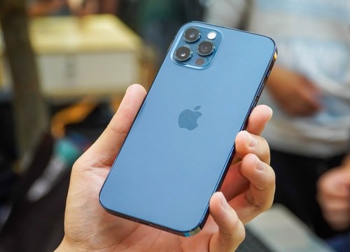 iPhone 12 Pro mất giá gần 7 triệu đồng sau 3 ngày về Việt Nam