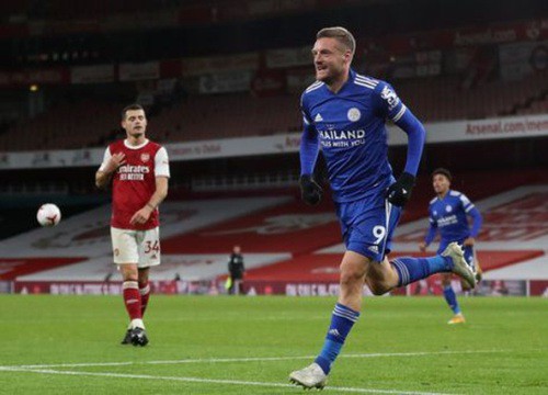 Vardy tỏa sáng, Leicester gieo sầu cho Arsenal