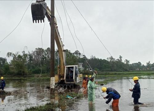 Bảo đảm an toàn hệ thống điện truyền tải mùa mưa bão