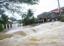 Chuyên gia cơ quan khí tượng: Bão số 10 khó dự đoán