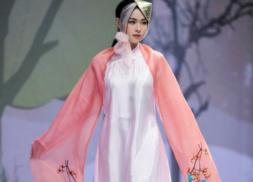 Diệp Bảo Ngọc làm vedette show mở màn tuần lễ thời trang Vietnam Junior Fashion Week