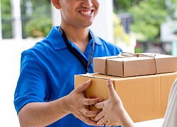 Giao hàng cho khách lúc 3h sáng, shipper mặt cắt không còn giọt máu khi khách mở cửa lấy đồ