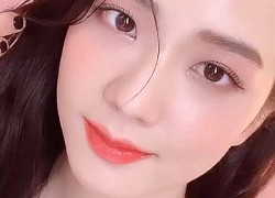 Jisoo đẹp như Hoa hậu nên makeup nhàn nhạt vẫn xinh, đến eyeliner còn kẻ "hên xui" là đủ hiểu