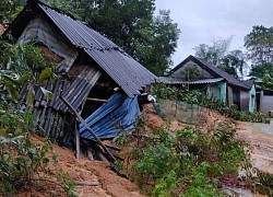 Sạt lở đất đá "uy hiếp" hàng trăm hộ dân miền Tây xứ Nghệ