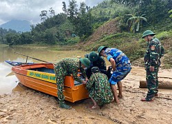 Sạt lở Trà Leng: 32 ghe, thuyền đang ngược sông Tranh tìm kiếm nạn nhân mất tích