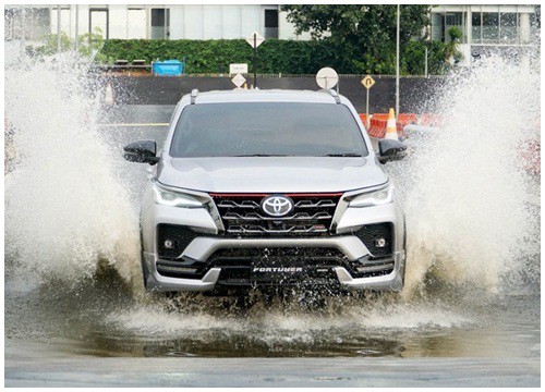 Toyota Fortuner TRD Sportivo từ 1,1 tỷ đồng, vẫn kém Legender