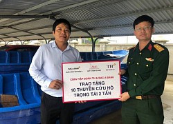 Trao 10 thuyền cứu hộ cho Quảng Bình