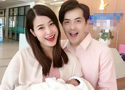 Vợ chồng Đông Nhi ôm con gái xuất viện