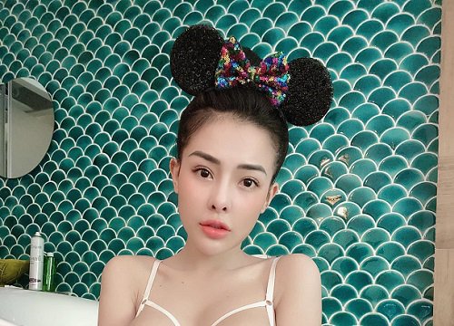 "Hot girl thị phi" Ngân 98 lại gây sốc khi phô diễn vòng 3 lộ cả phần nhạy cảm trước ống kính