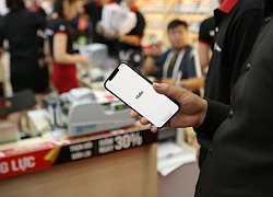 iPhone 12 chính hãng 'cháy hàng', đạt doanh thu 150 tỉ trong ngày đầu mở bán