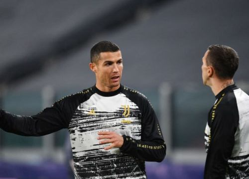 MU giữ chân Fred, Pirlo cho Ronaldo... ra rìa