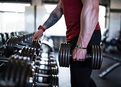 Quá mê gym, người đàn ông không thể duỗi thẳng tay, có &#8220;sỏi&#8221; trong khớp khuỷu