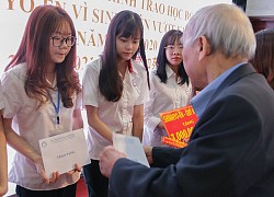 Quỹ Khuyến học Việt Nam trao học bổng học sinh, sinh viên vượt khó học giỏi