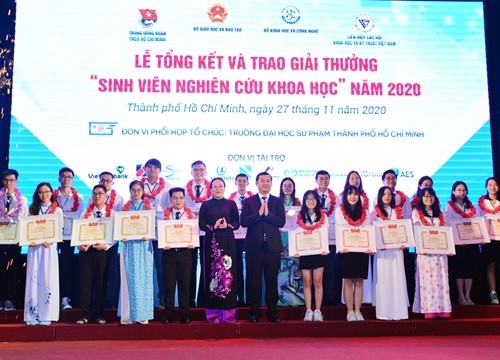 Trao Giải thưởng "Sinh viên nghiên cứu khoa học" 2020