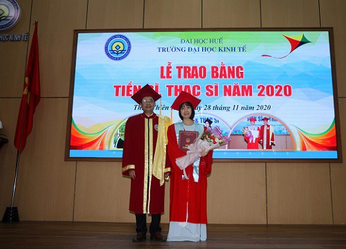 Trường ĐH Kinh tế Huế trao bằng tốt nghiệp tiến sĩ, thạc sĩ khóa 2018-2020